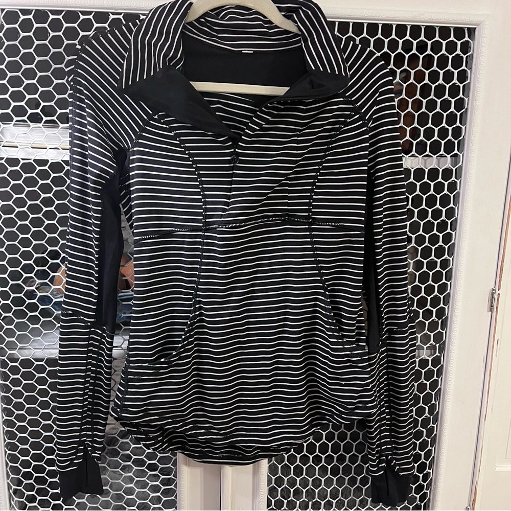 Lululemon Base Runner 1/2 Zip Parallel Stripe Black White / Black Jacket Size 8 - Picture 3 of 8